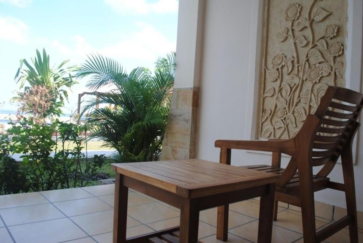 Lombok Beach Hotel Montongbuwoh Exterior photo