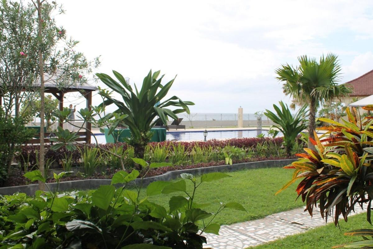 Lombok Beach Hotel Montongbuwoh Exterior photo