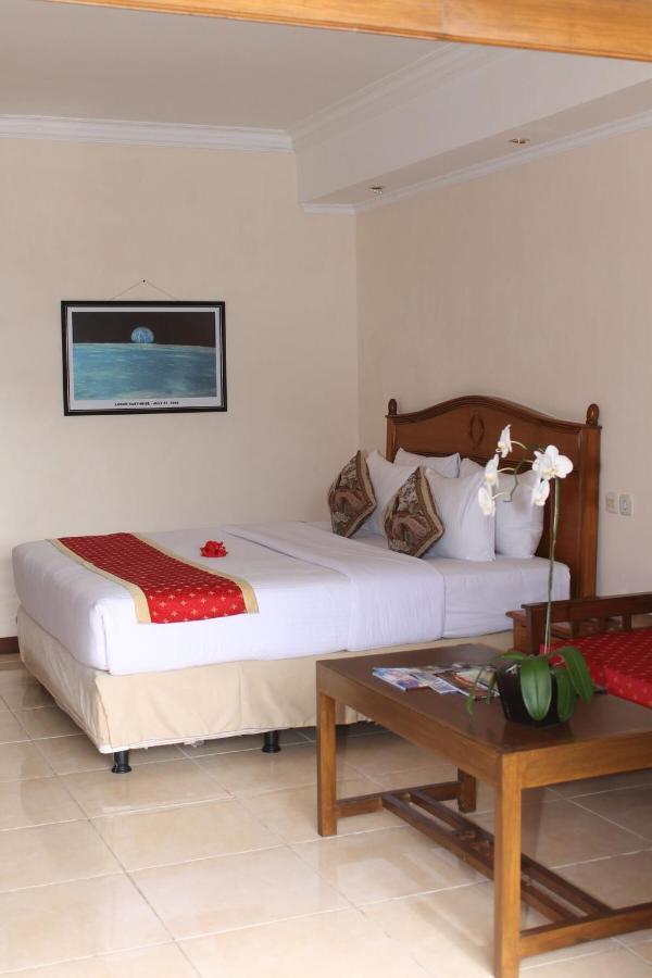 Lombok Beach Hotel Montongbuwoh Exterior photo